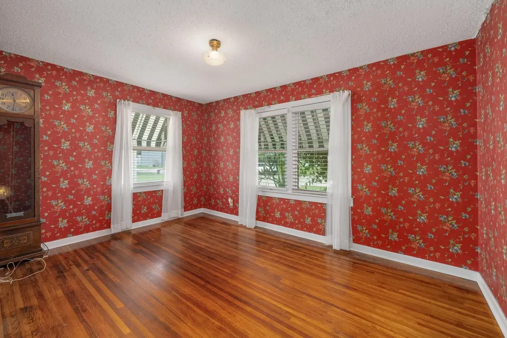 1014 S Edwards Avenue Wichita KS 67213