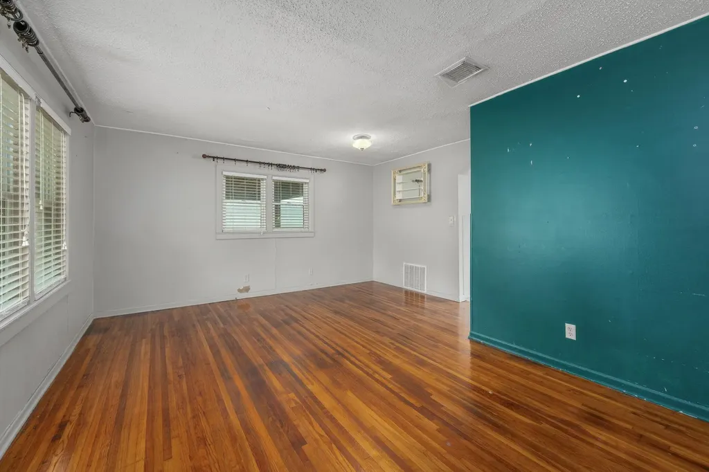 1014 S Edwards Avenue Wichita KS 67213