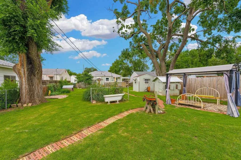 1014 S Edwards Avenue Wichita KS 67213