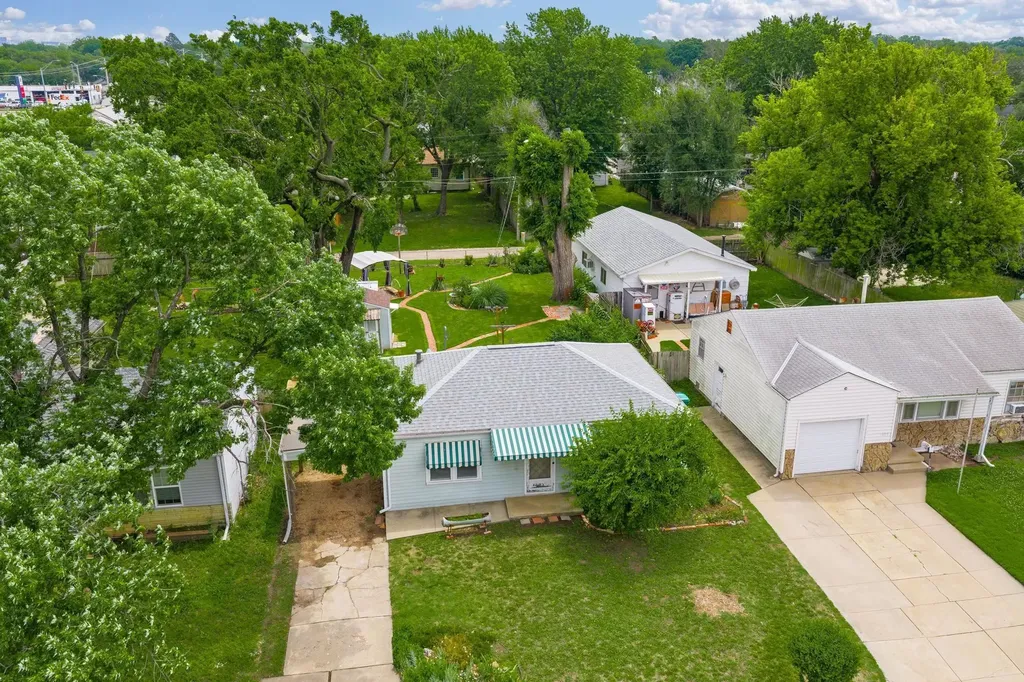 1014 S Edwards Avenue Wichita KS 67213