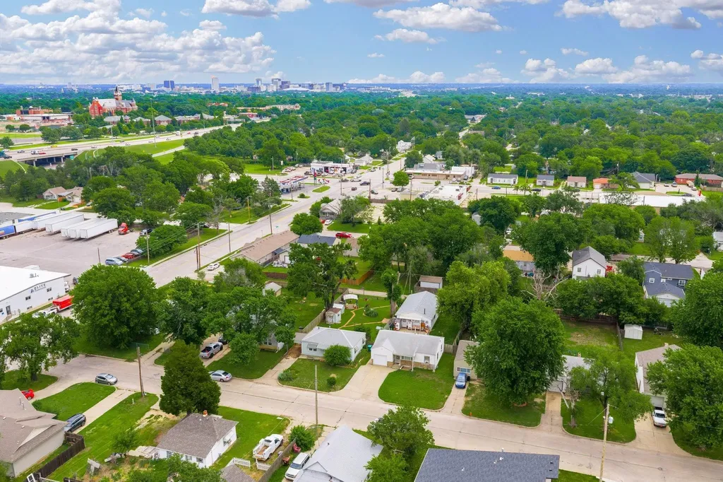 1014 S Edwards Avenue Wichita KS 67213