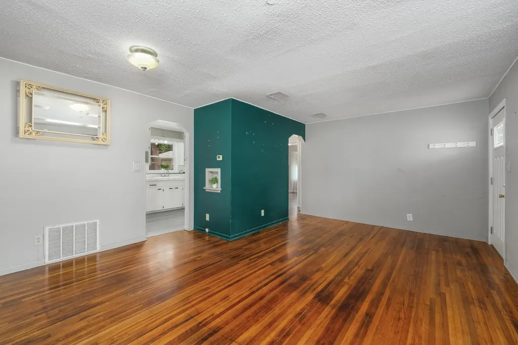 1014 S Edwards Avenue Wichita KS 67213