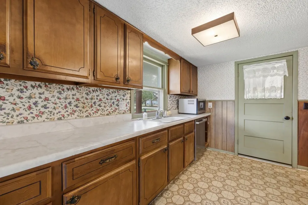 418 S Briarwood Norwich KS 67118