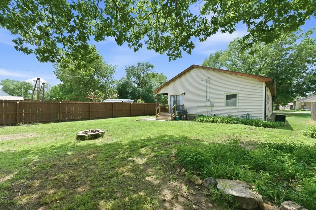 418 S Briarwood Norwich KS 67118