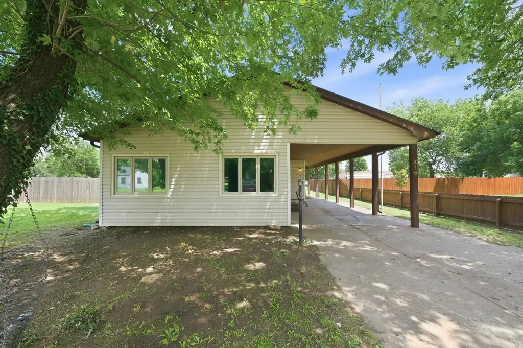 418 S Briarwood Norwich KS 67118