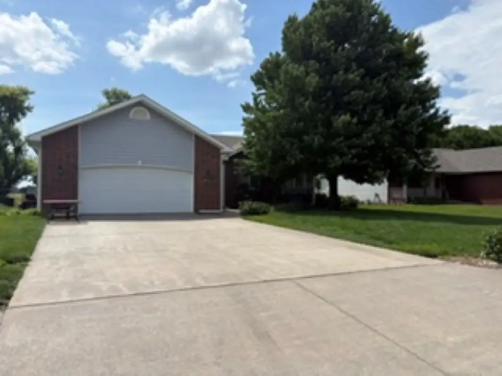 1215 Redbud Court Halstead KS 67056