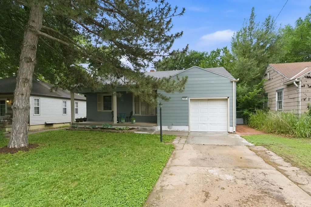 929 N Terrace Wichita KS 67208