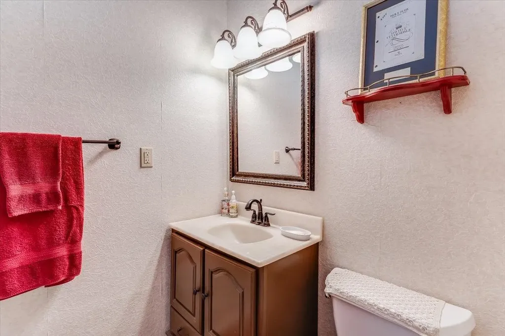 205 N Mulberry Eureka KS 67045