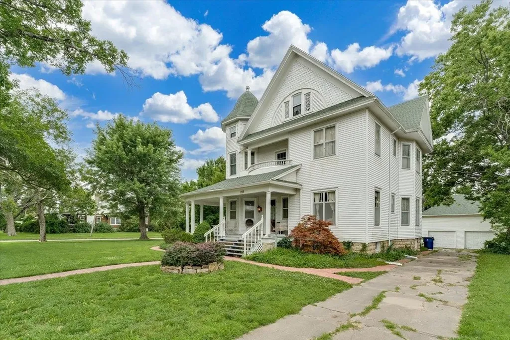 205 N Mulberry Eureka KS 67045