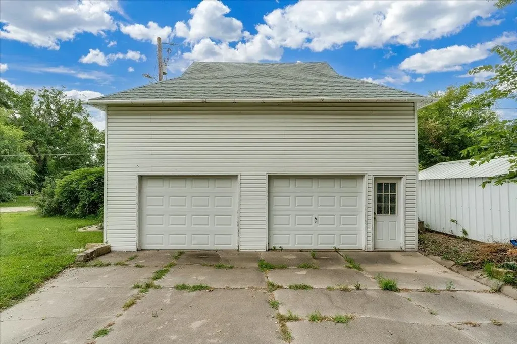 205 N Mulberry Eureka KS 67045
