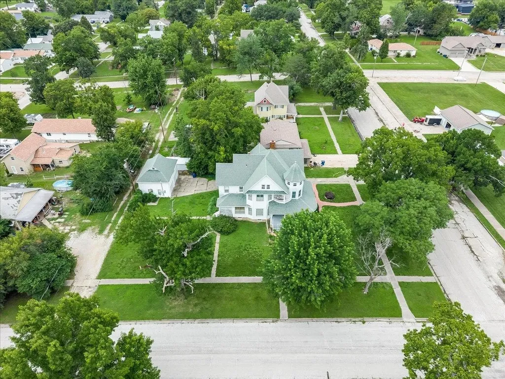 205 N Mulberry Eureka KS 67045