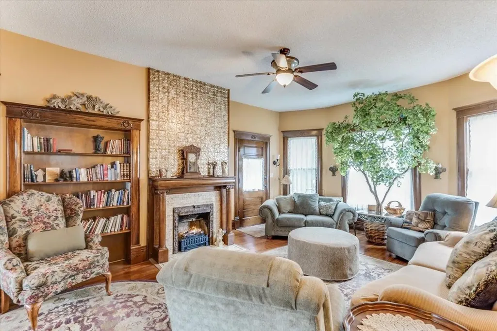 205 N Mulberry Eureka KS 67045