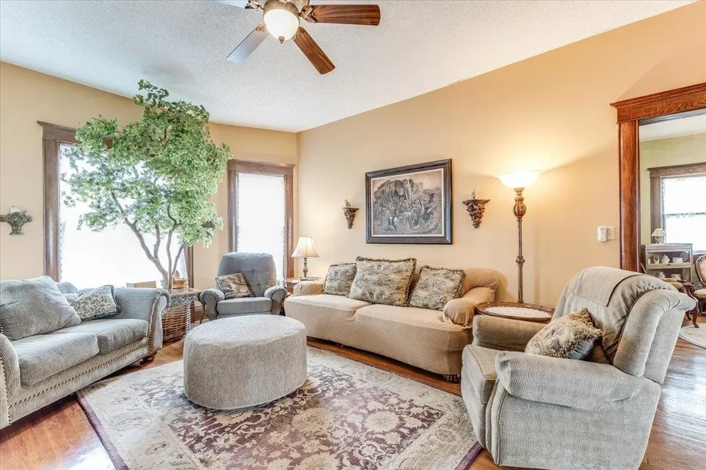 205 N Mulberry Eureka KS 67045