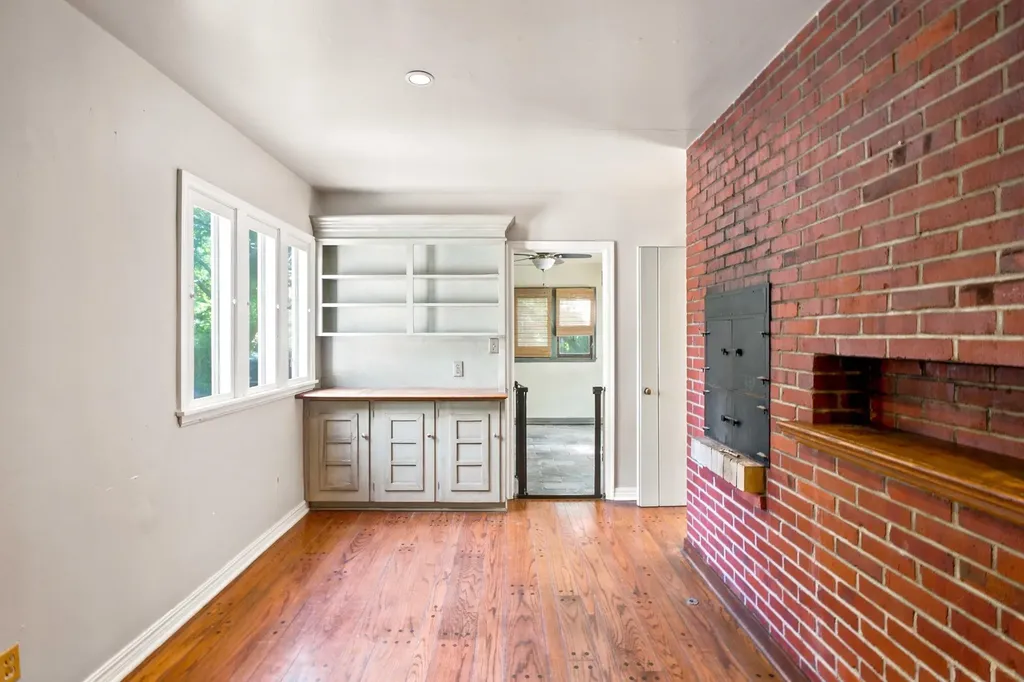 64 S Stratford Road Eastborough KS 67207-1019