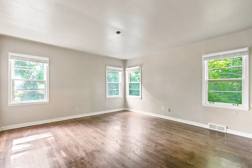 64 S Stratford Road Eastborough KS 67207-1019