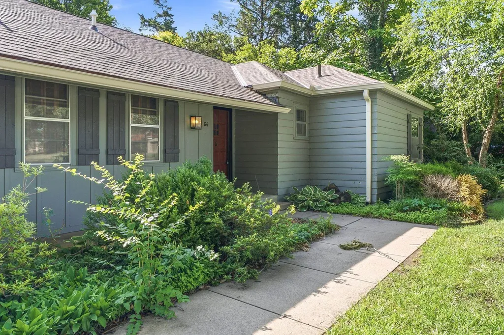 64 S Stratford Road Eastborough KS 67207-1019