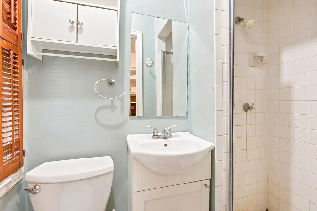 64 S Stratford Road Eastborough KS 67207-1019
