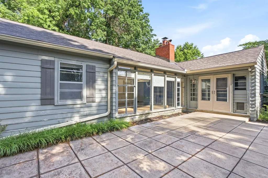 64 S Stratford Road Eastborough KS 67207-1019