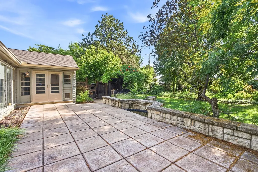 64 S Stratford Road Eastborough KS 67207-1019