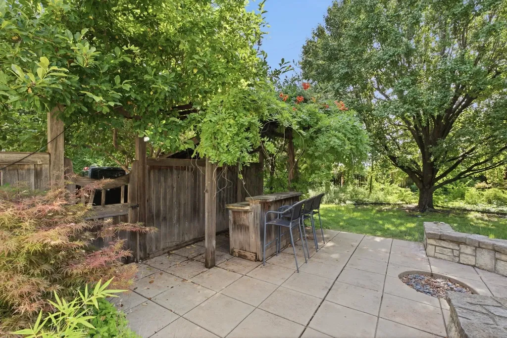 64 S Stratford Road Eastborough KS 67207-1019