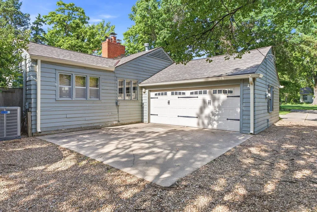 64 S Stratford Road Eastborough KS 67207-1019