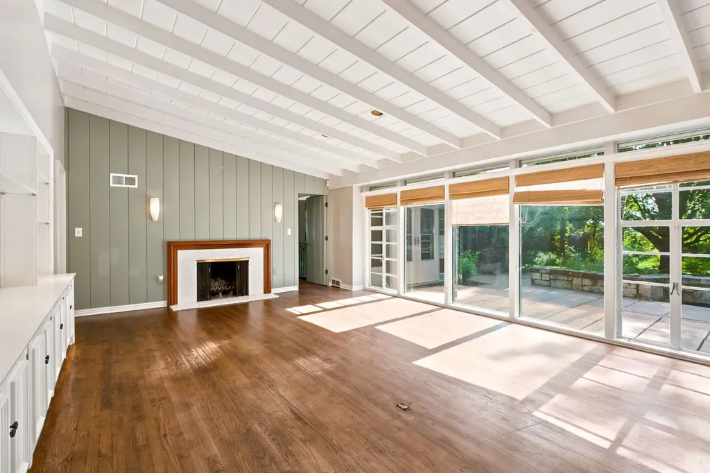 64 S Stratford Road Eastborough KS 67207-1019