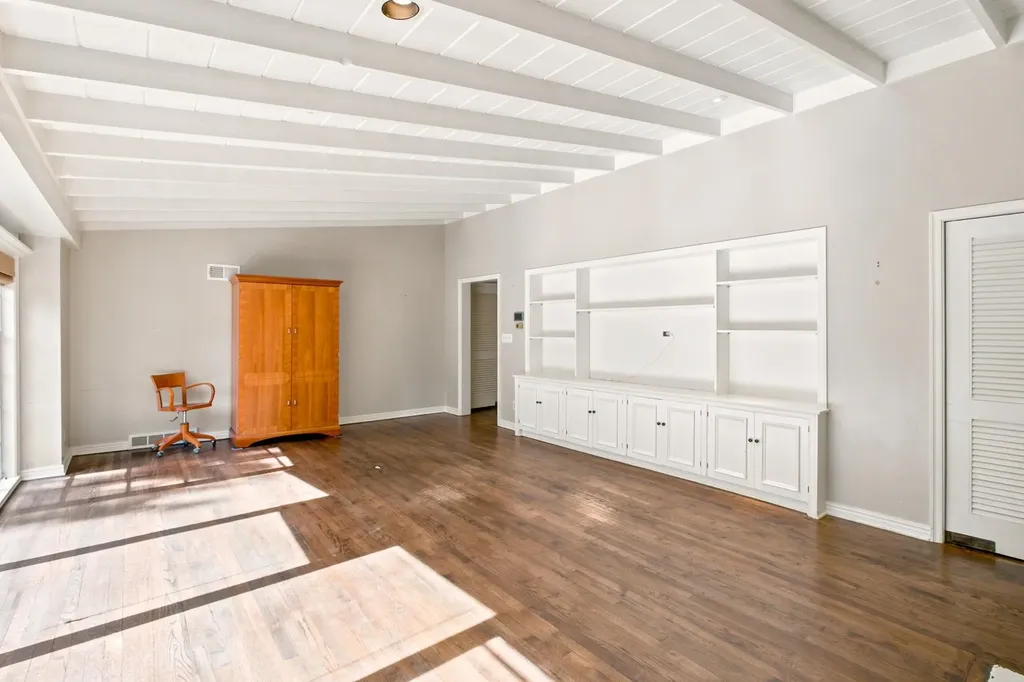 64 S Stratford Road Eastborough KS 67207-1019