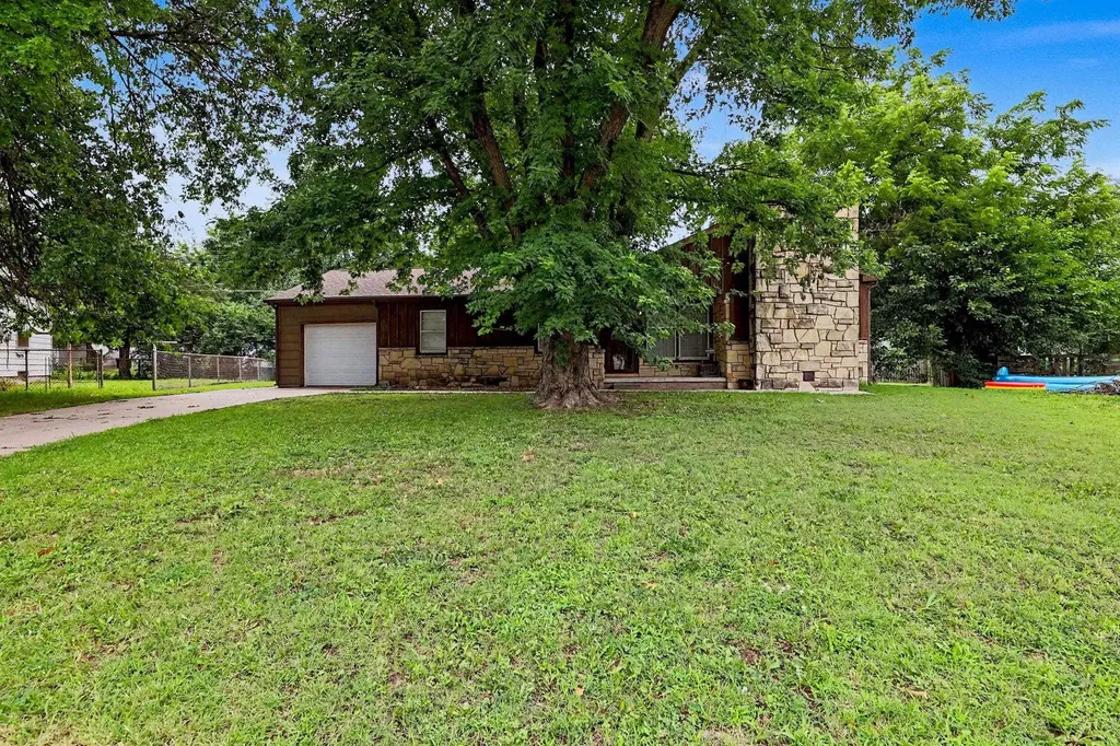 1819 W Leonard Court El Dorado KS 67042