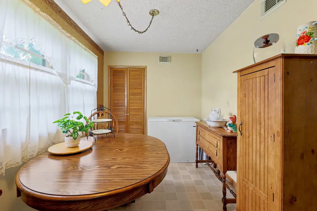 1819 W Leonard Court El Dorado KS 67042