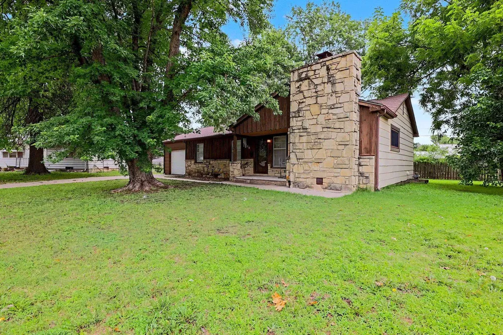 1819 W Leonard Court El Dorado KS 67042