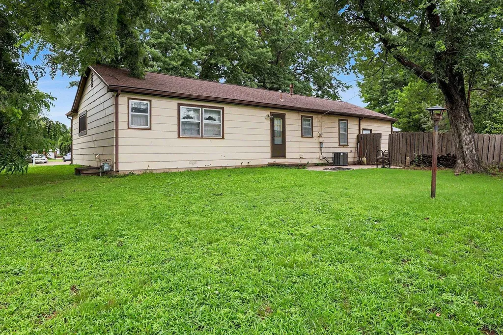 1819 W Leonard Court El Dorado KS 67042