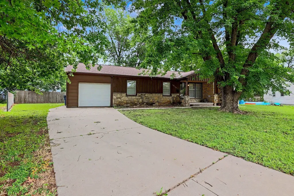 1819 W Leonard Court El Dorado KS 67042