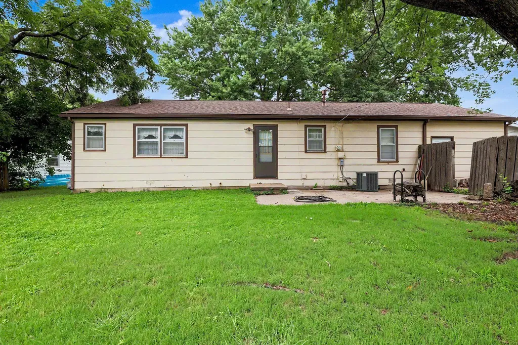 1819 W Leonard Court El Dorado KS 67042