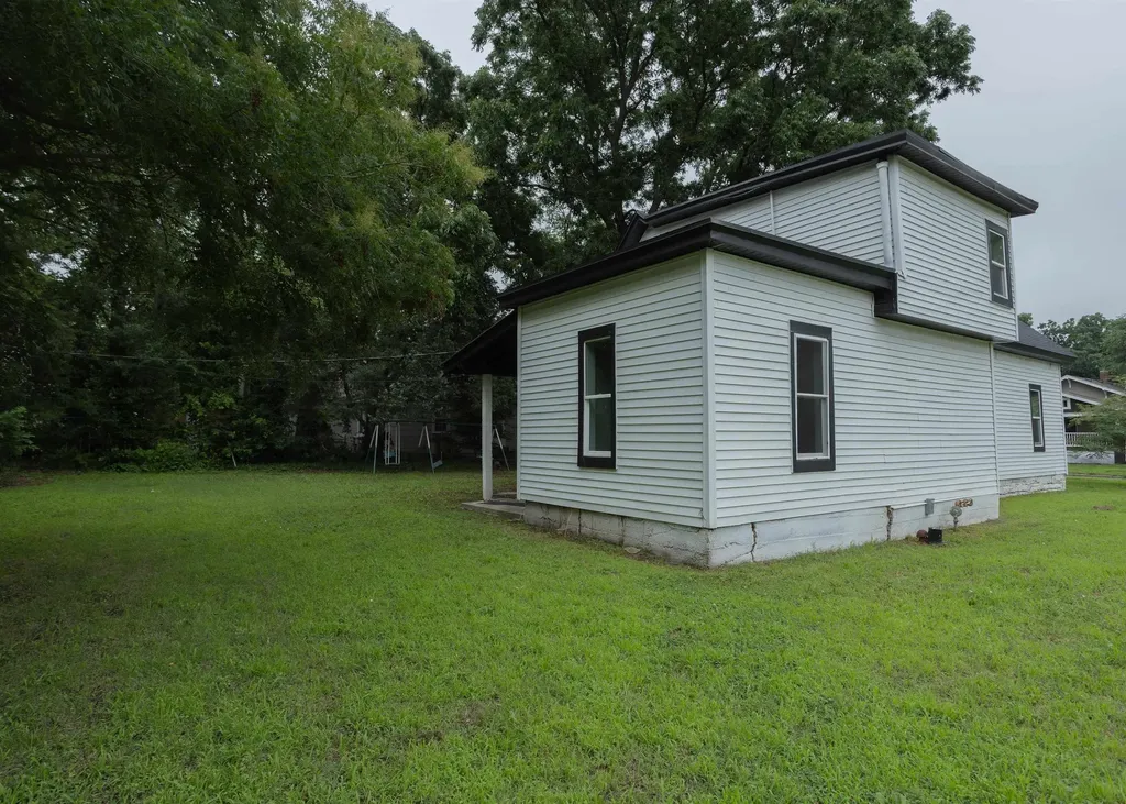 1424 E 1st Street Winfield KS 67156