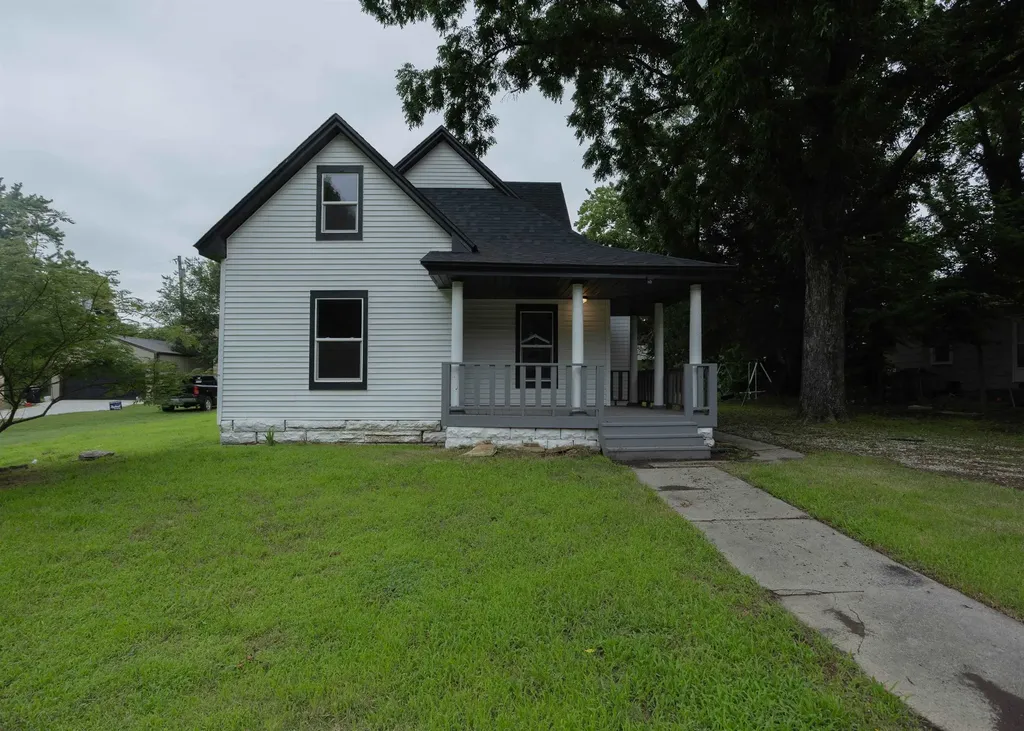 1424 E 1st Street Winfield KS 67156