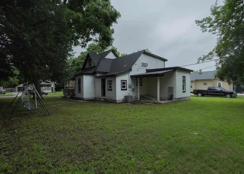 1424 E 1st Street Winfield KS 67156