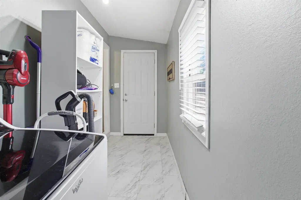 121 SE 5th Newton KS 67114