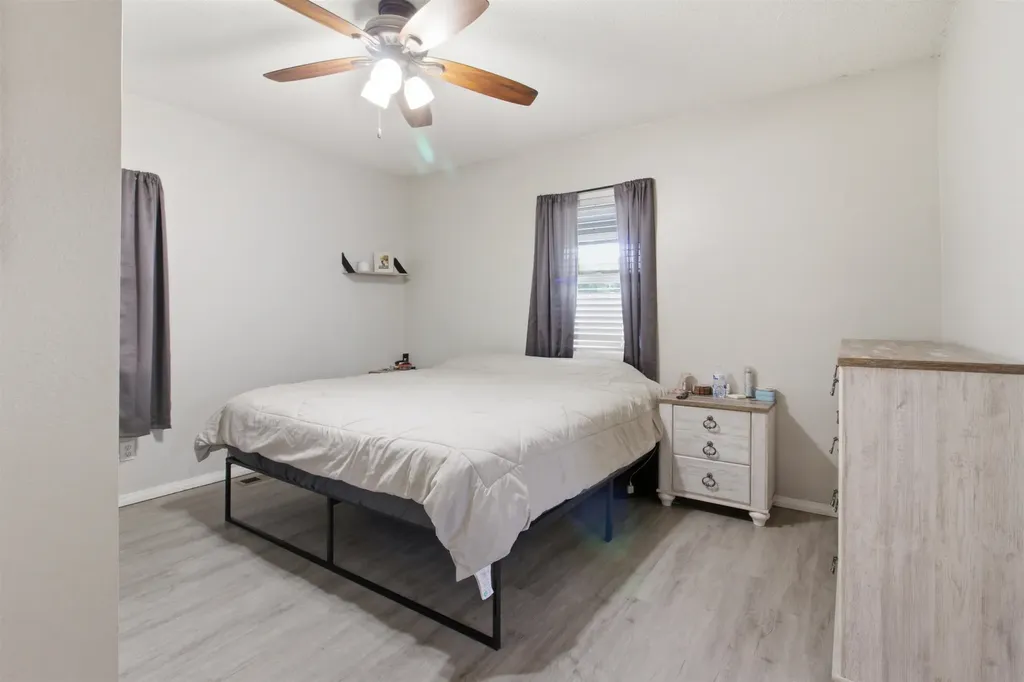 121 SE 5th Newton KS 67114