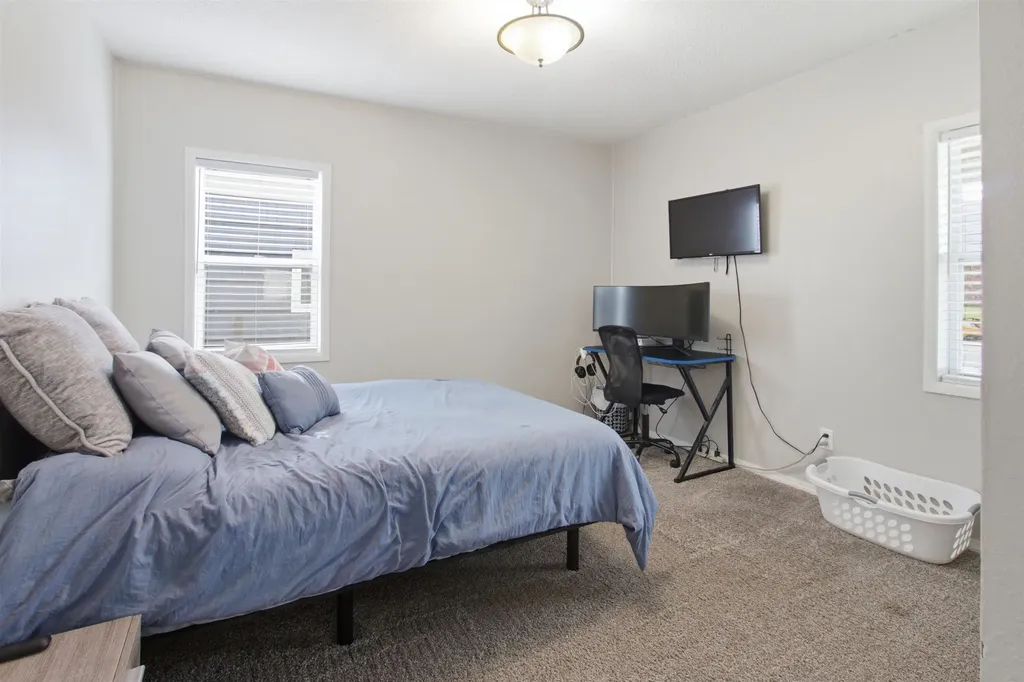 121 SE 5th Newton KS 67114