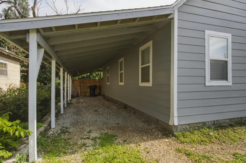 121 SE 5th Newton KS 67114
