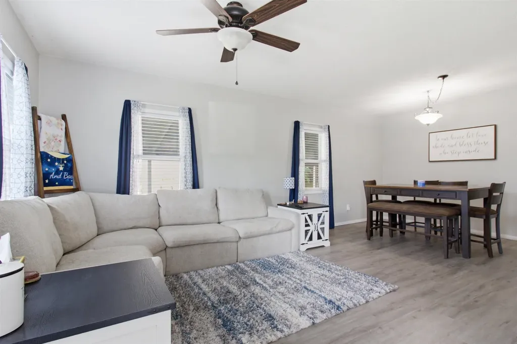 121 SE 5th Newton KS 67114