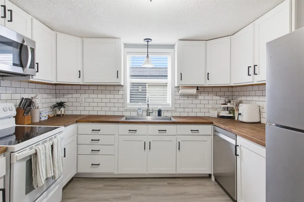 121 SE 5th Newton KS 67114