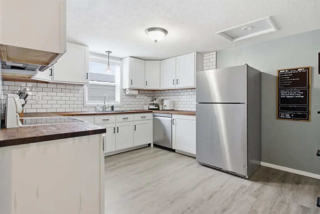 121 SE 5th Newton KS 67114