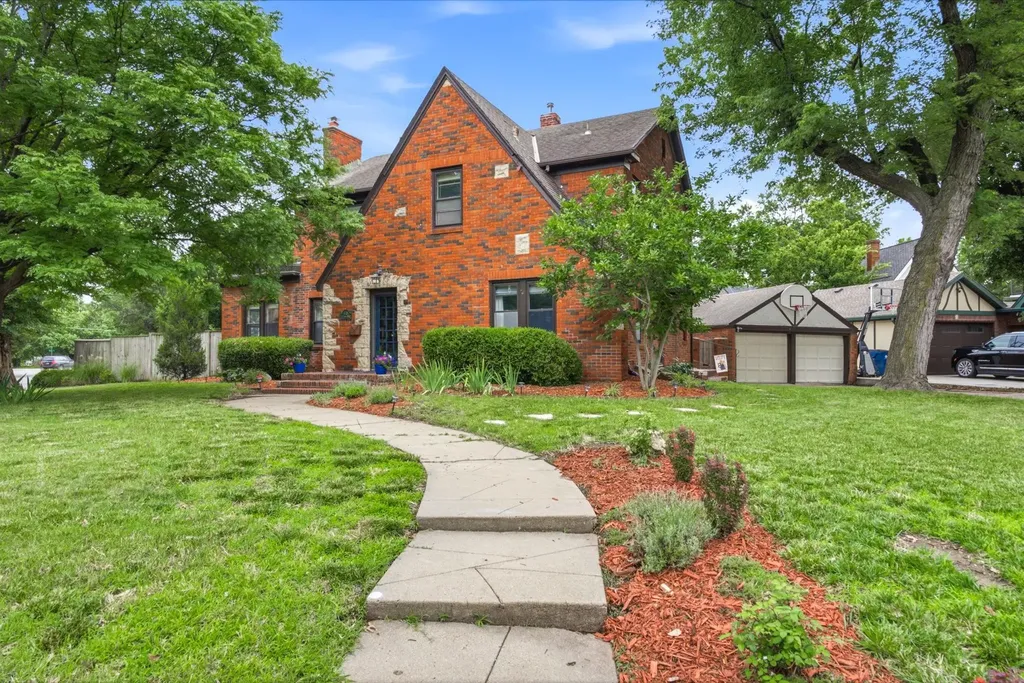 4701 E Lewis Wichita KS 67218
