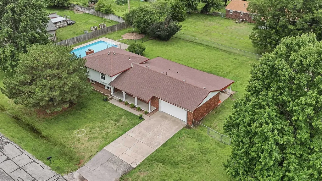 1401 S Fieldcrest Wichita KS 67209