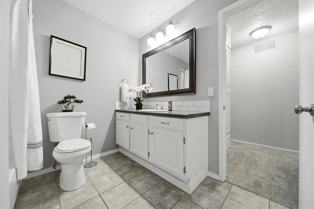 1401 S Fieldcrest Wichita KS 67209