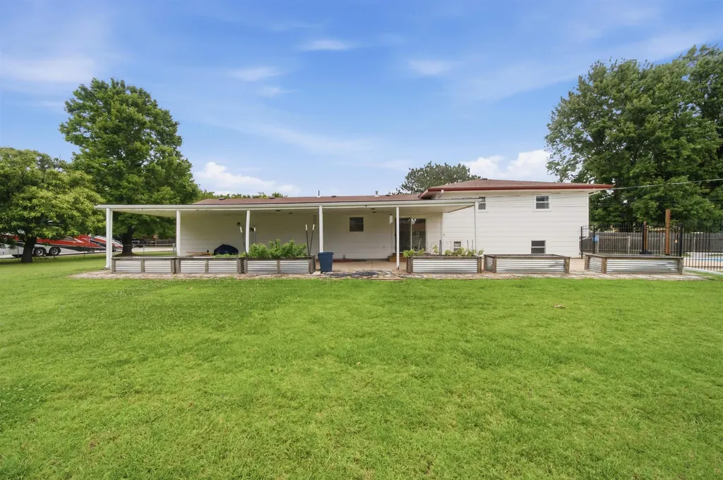 1401 S Fieldcrest Wichita KS 67209