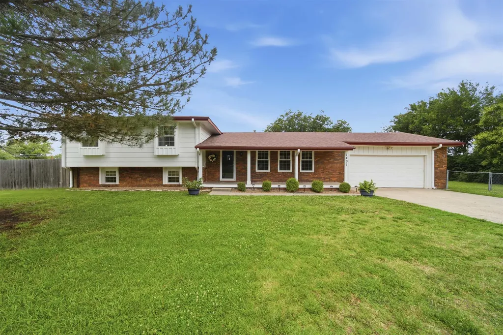 1401 S Fieldcrest Wichita KS 67209