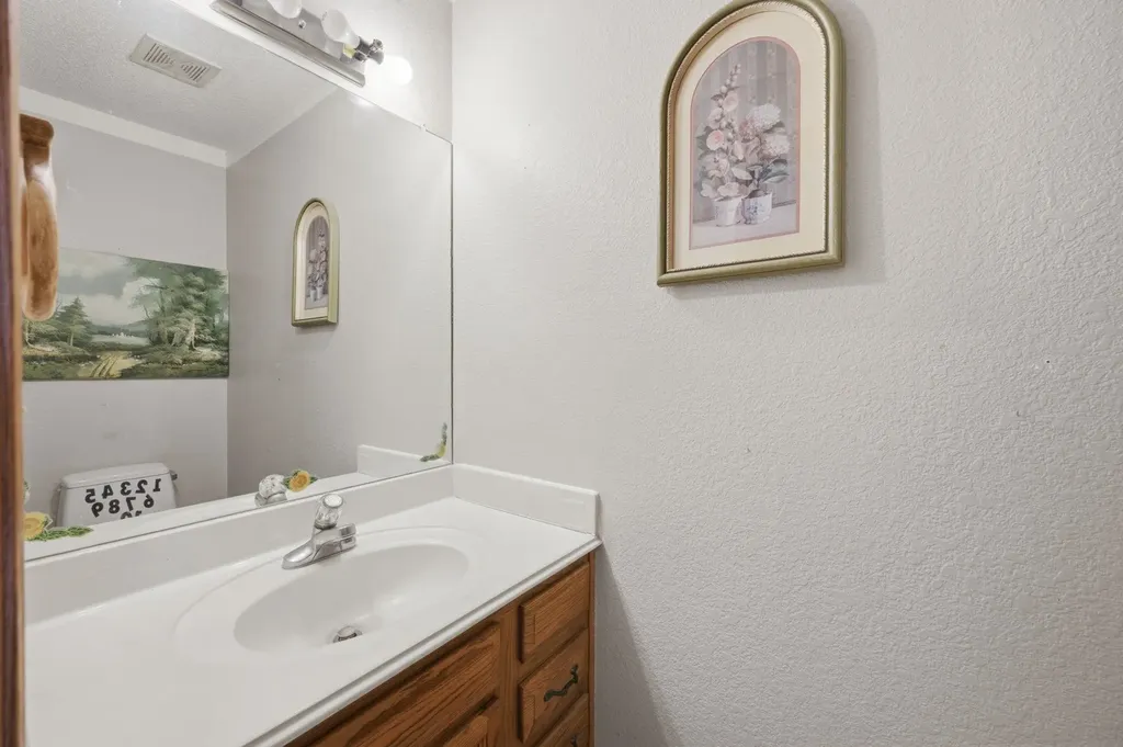 5941 SW Lago Circle Augusta KS 67010