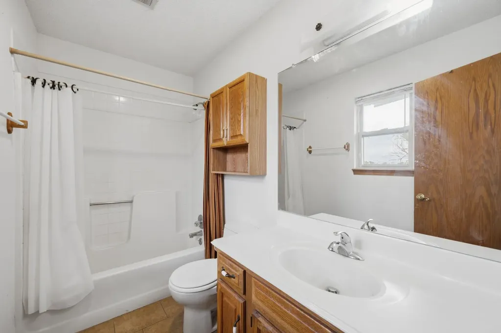 5941 SW Lago Circle Augusta KS 67010